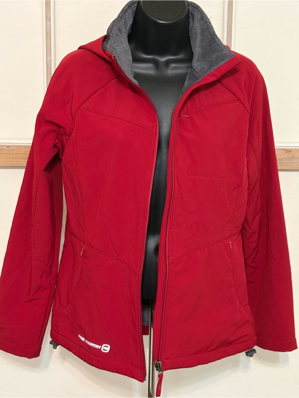 Free Country Women’s Small Red Softshell Jacket Fleece Lined Full Zip